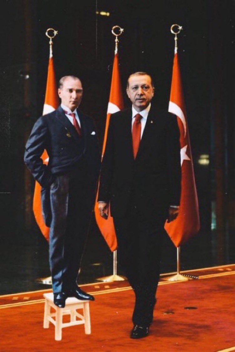 Atatürk ve Erdoğan yan yana dursalardı böyle görüneceklerdi.

                 162                       185