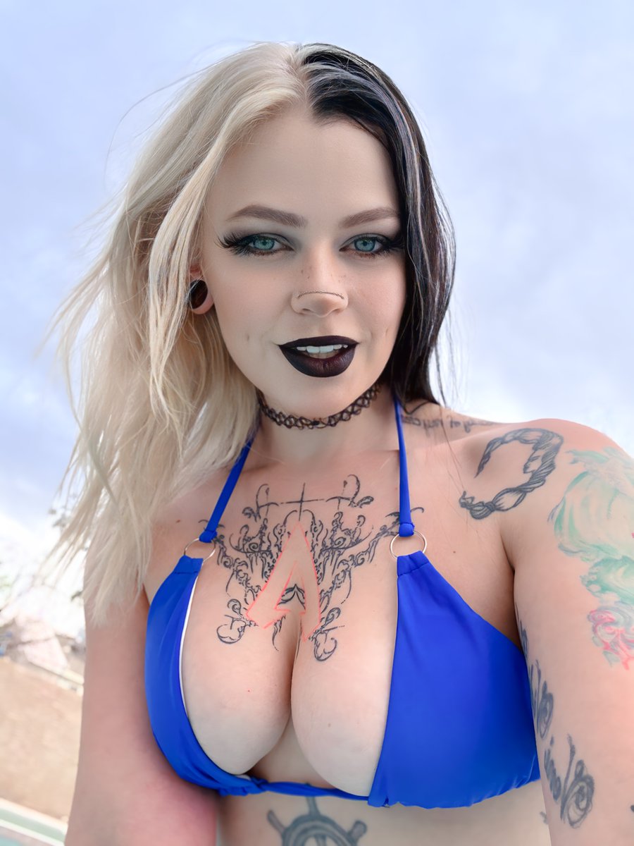 Men over 30, would you date a goth girl?