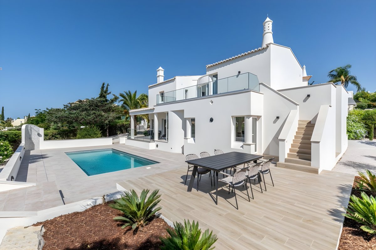 KaiserProp's tweet photo. Newly renovated 4 (3+1) bedroom villa, with pool and sea view, close to the beach! - https://t.co/mM9m1Ji47e https://t.co/PoOUFpy3NF