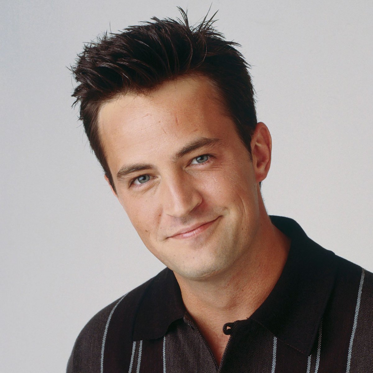 "Matthew Perry"

Porque hoy se cumplen dos años de su fallecimiento.