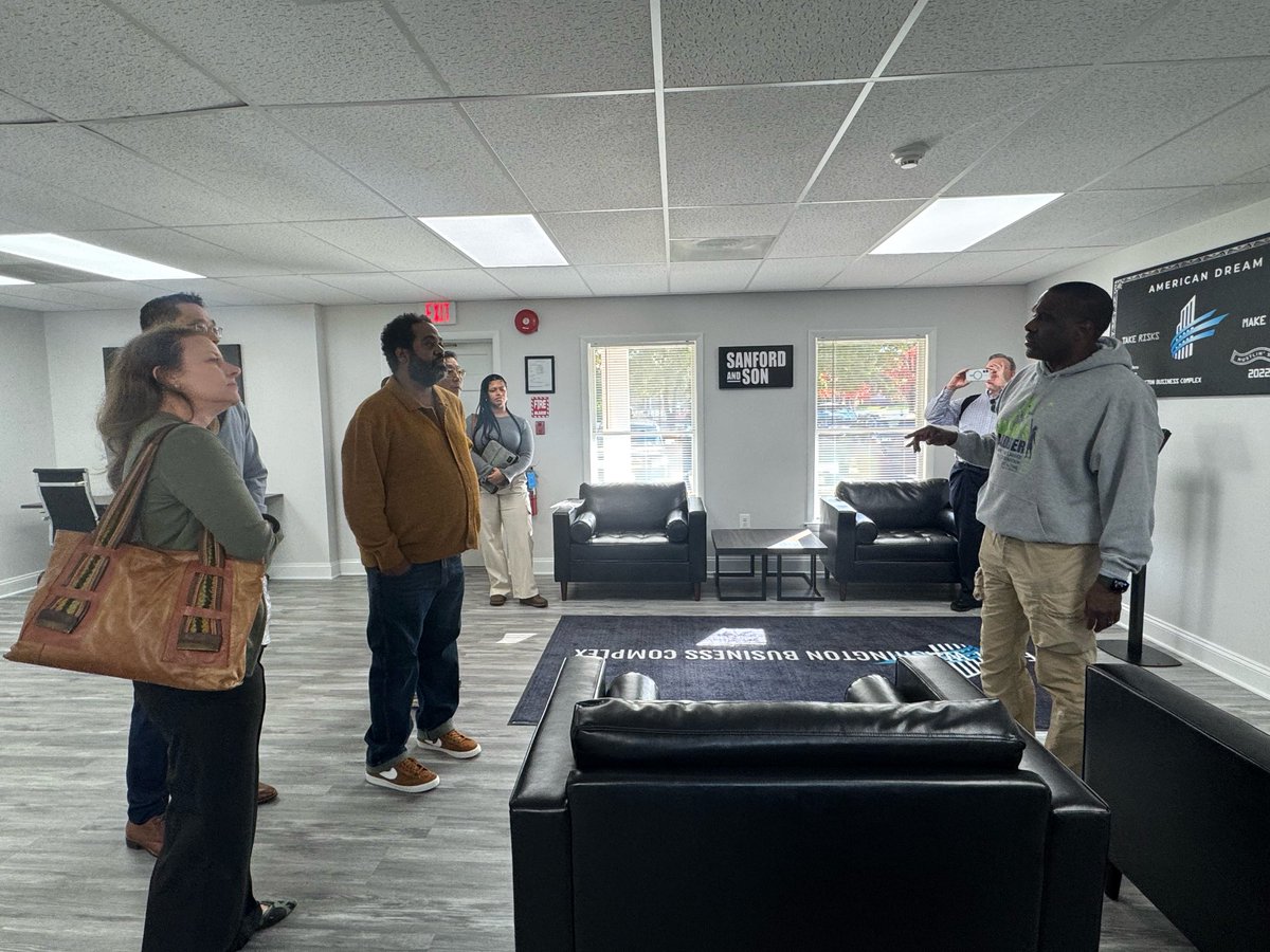 _JacobsLadder's tweet image. Power session with our University of Maryland PROGRESS Team discussing innovative ways to build additional partnerships that reduce gun violence and create safer communities across PG County, MD.

Collaboration is the key to change. 💪🏽 

#CommunityImpact #PartnershipsForChange