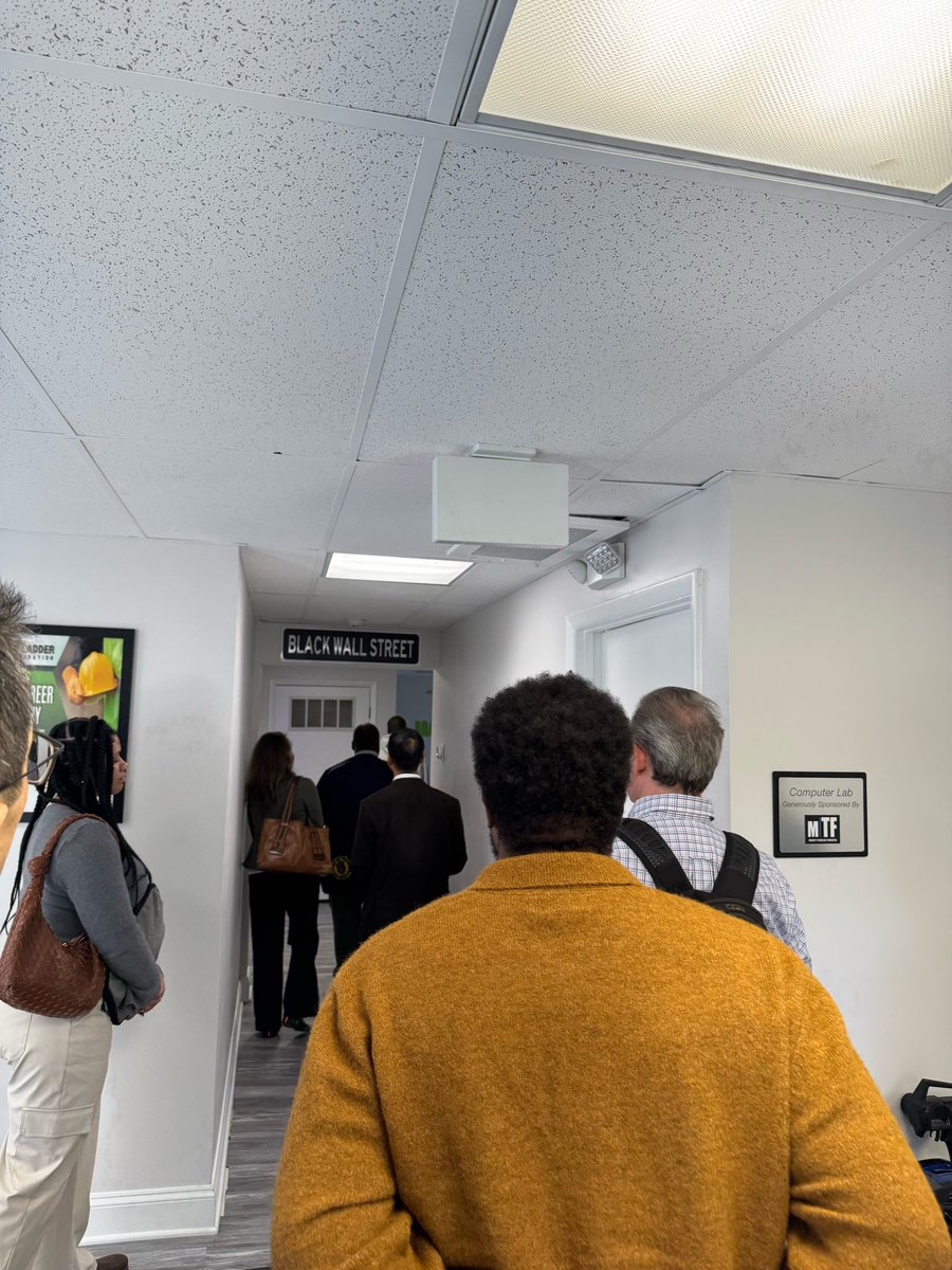 _JacobsLadder's tweet image. Power session with our University of Maryland PROGRESS Team discussing innovative ways to build additional partnerships that reduce gun violence and create safer communities across PG County, MD.

Collaboration is the key to change. 💪🏽 

#CommunityImpact #PartnershipsForChange