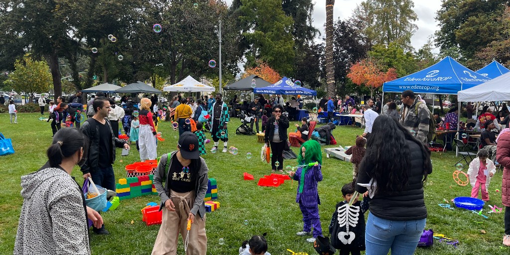 HaywardLibrary's tweet image. Despite the rainy weather, over 13,000 of you showed up for the Library&apos;s 5th annual Trunk-or-Treat and Promise Fest in collaboration with Hayward Promise Neighborhoods at the Heritage Plaza this past Saturday. Thanks for hanging out with us and showing off your cool costumes!