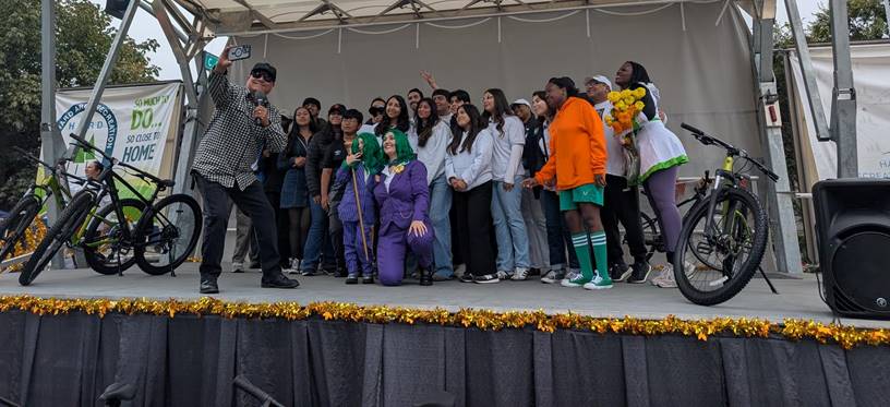 HaywardLibrary's tweet image. Despite the rainy weather, over 13,000 of you showed up for the Library&apos;s 5th annual Trunk-or-Treat and Promise Fest in collaboration with Hayward Promise Neighborhoods at the Heritage Plaza this past Saturday. Thanks for hanging out with us and showing off your cool costumes!