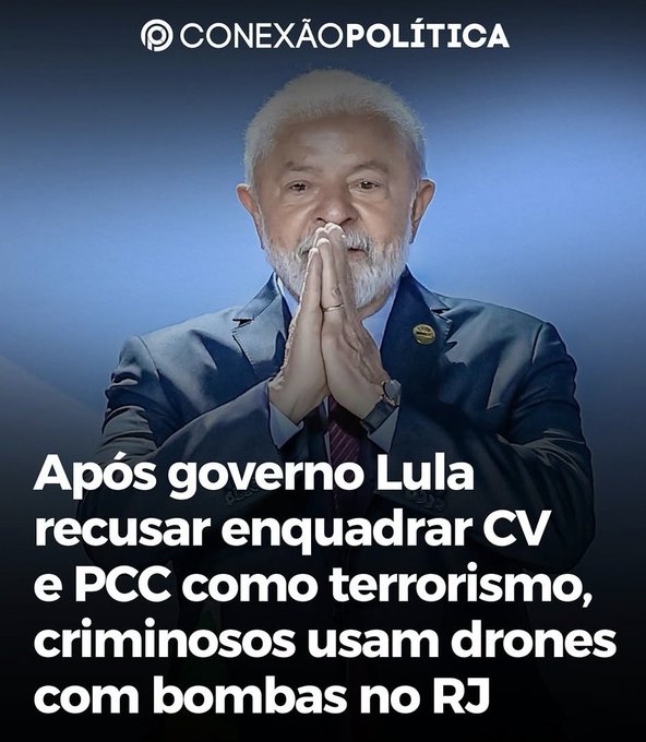 An image with a watermark from Conexão Política shows Luiz Inácio Lula da Silva, an elderly man with white hair and beard, wearing a dark suit, red tie, and white shirt, standing with hands pressed together in a gesture of prayer or supplication, set against a blue background. The overlaid text in Portuguese reads Após governo Lula recusar enquadrar PCC como terrorismo, criminosos usam drones com bombas no RJ.