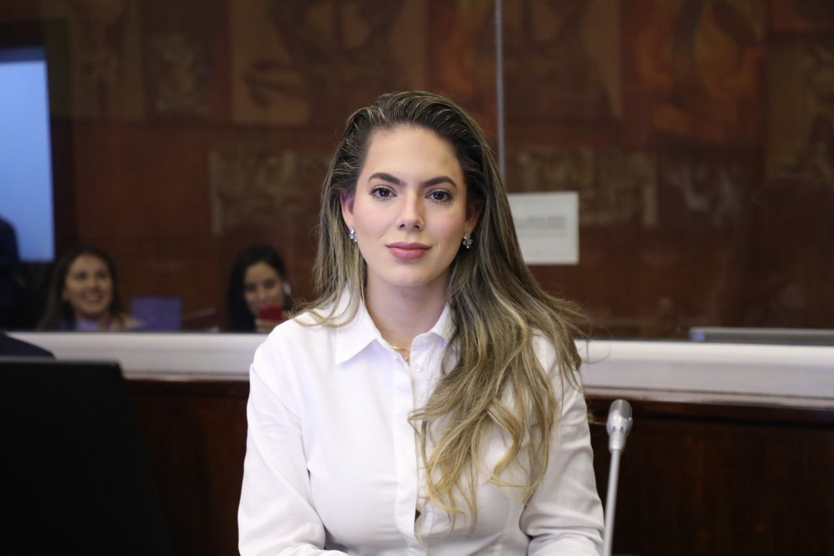 <a href="/Rosietorresc1/">Rosietorresc</a> denuncia que la #MineríaIlegal en Ecuador ya supera los 600 puntos de extracción y ha asesinado a militares. Destaca el combate del Gobierno, con más de 260 operativos en 2025, cierre de 700 bocaminas y pérdidas de $633 millones para redes criminales.