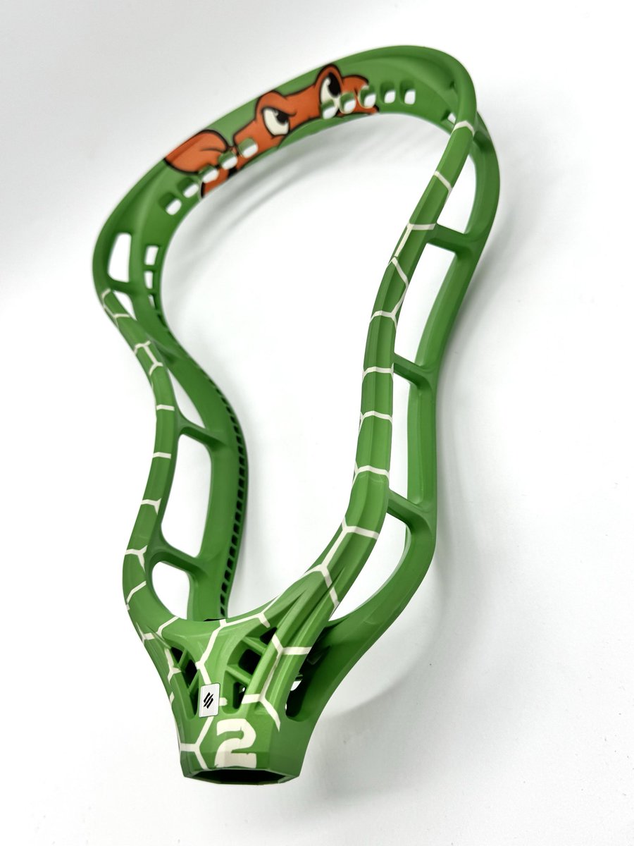 SCDLax's tweet image. I always love doing a @rsgarnz50 replica TMNT head! This time we put Mikey on a @StringKing Mark 3V!