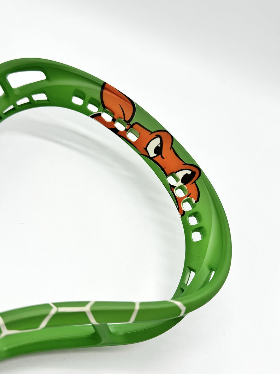 SCDLax's tweet image. I always love doing a @rsgarnz50 replica TMNT head! This time we put Mikey on a @StringKing Mark 3V!