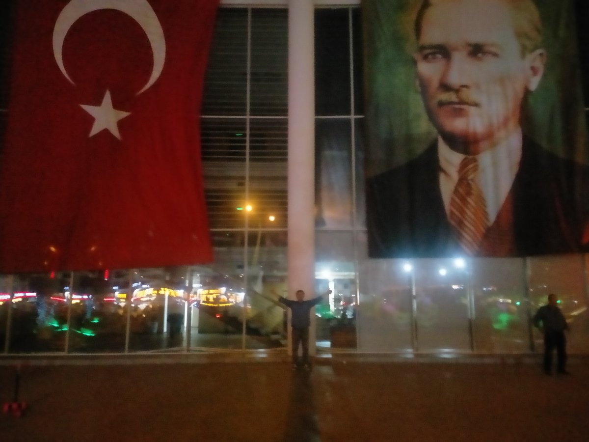 Efendiler yarın Cumhuriyetin 102. Kuruluş yıldönümünü kutlayacağız