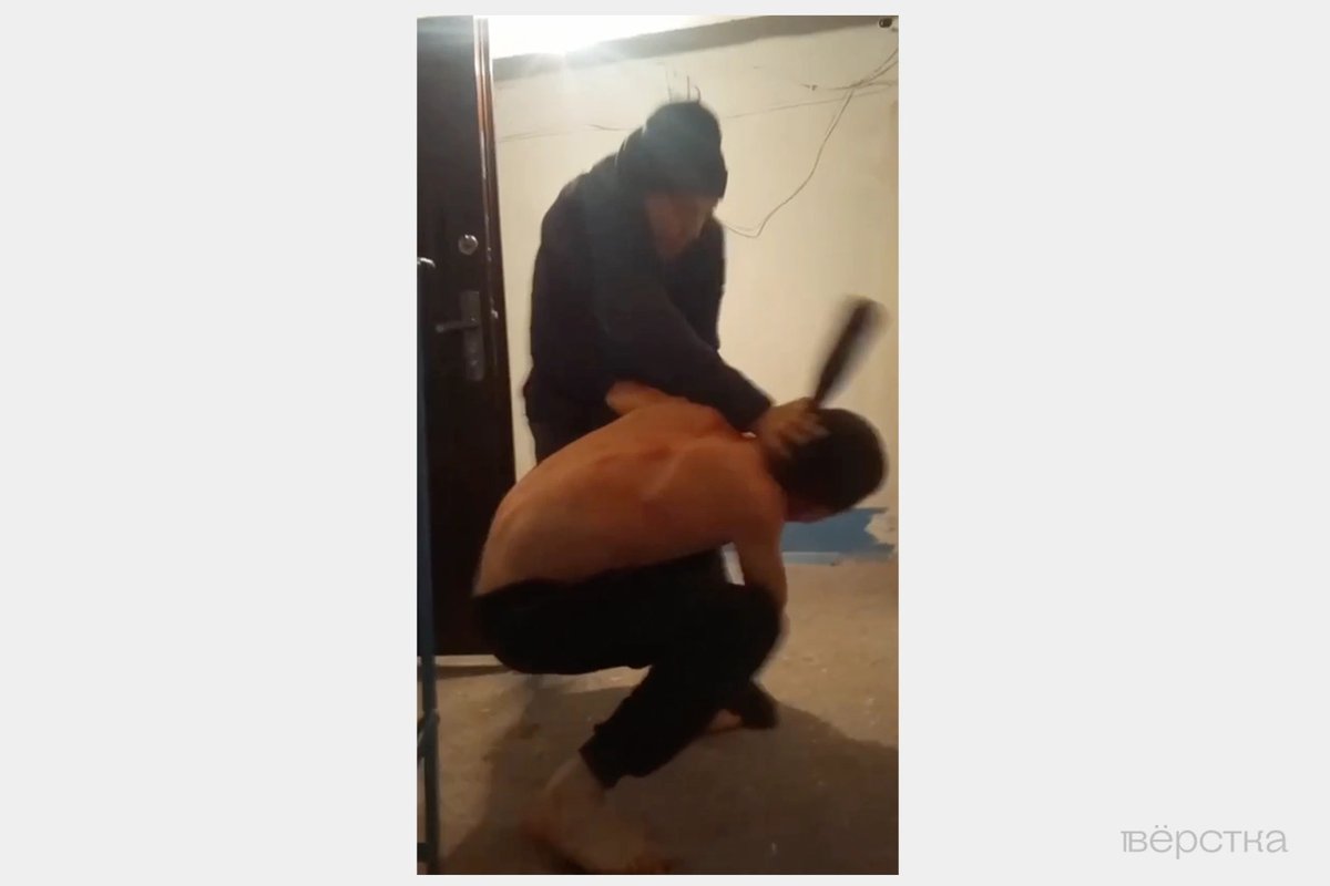 «Вёрстка» назвала более 100 российских военных, причастных к убийствам и пыткам сослуживцев

«Вёрстка» опубликовала спецпроект «Обнулители». Издание рассказало о расправах и пытках в рядах российской армии.

Журналистам удалось установить личность 101 «обнулителя» — эти военные