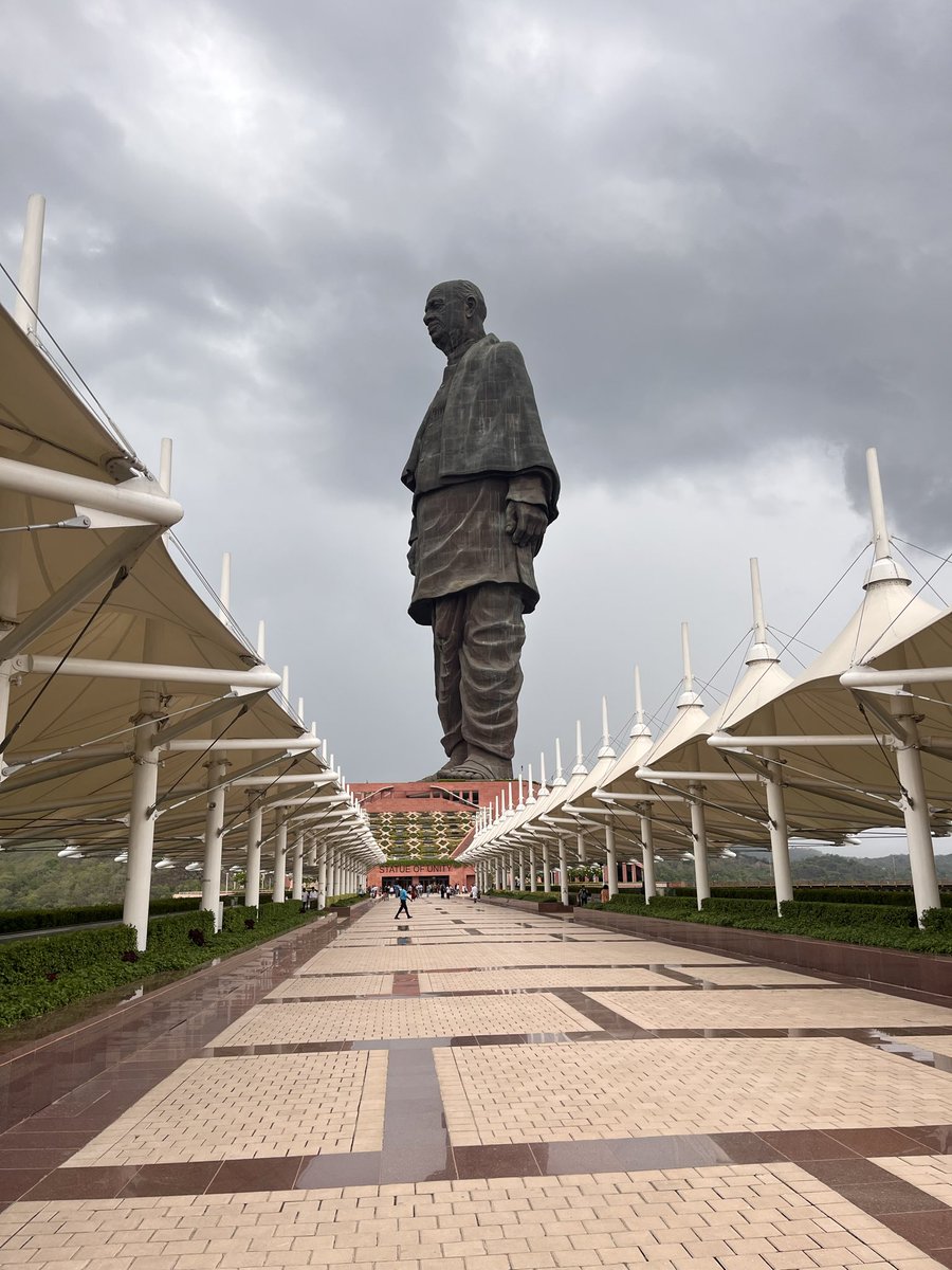 Statue of Unity visitors

🇮🇳 2024 - 58 lakh
🇮🇳 2023 - 50 lakh
🇮🇳 2022 - 44 lakh

Lets assume average spends per tourist at minimum ₹500

Statue of Unity earned atleast ₹800 crores in last 3 years

Pic Source - me 😇