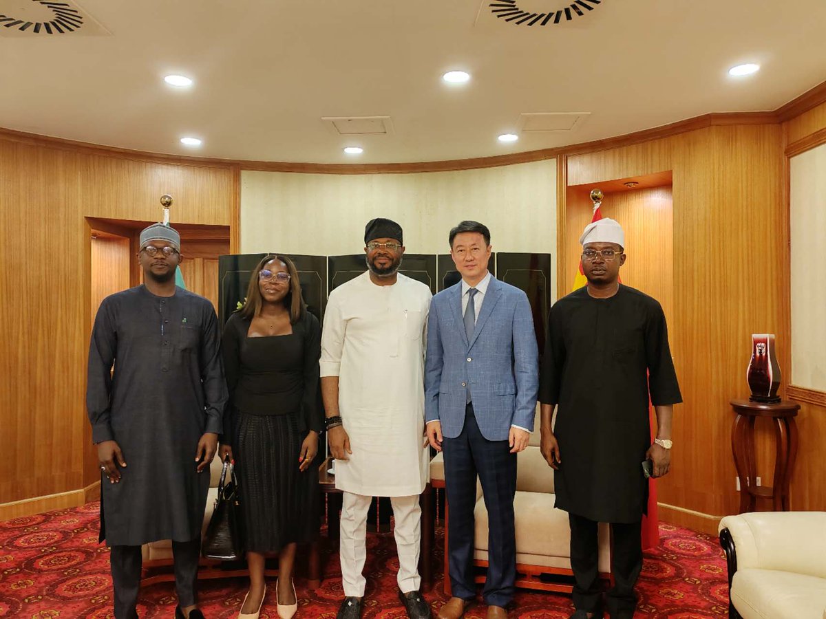 Chinese Ambassador to Nigeria Yu Dunhai Meets with Chairman of the House Committee on Climate Change and Security of Nigeria Dr. Kama Nkemkanma

On October 28, Ambassador Yu Dunhai met with Dr. Kama Nkemkanma, Chairman of the House Committee on Climate Change and Security of