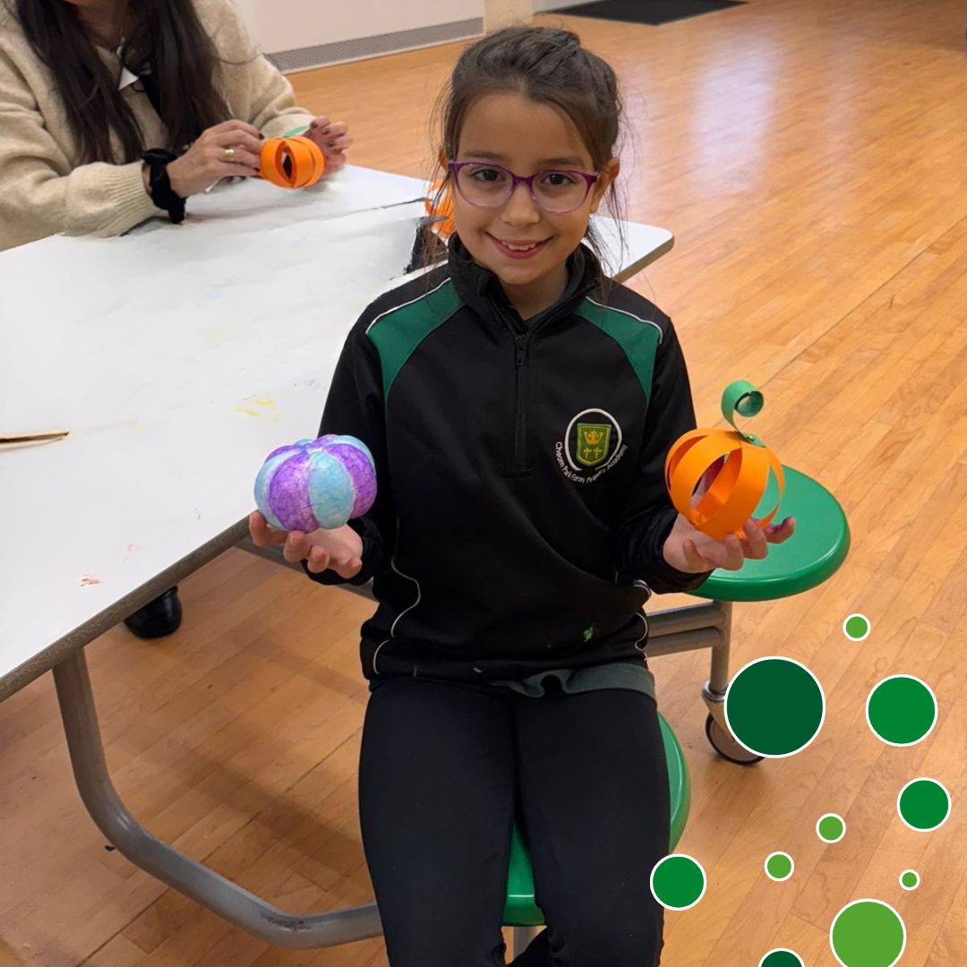 cheamparkfarm's tweet image. So much creativity at wrap-around care! 🎃 
Our children made some amazing paper pumpkins, fluffy creatures, and decorated mini pumpkins last week! 
Look at those happy faces and unique creations. ✨ 

#WrapAroundCare #AutumnCrafts #CreativePlay #ChildrensArt