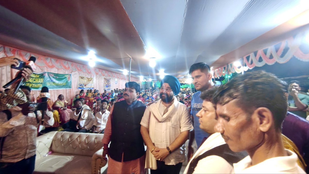 छठी मैया के पावन अवसर पर बिरसानगर स्थित अन्ना हज़ारे बॉयज़ क्लब द्वारा प्रतिवर्ष की भाँति इस वर्ष भी भव्य भजन संध्या का आयोजन अत्यंत श्रद्धा, उत्साह और गरिमा के साथ संपन्न हुआ।
इस अवसर पर सम्मिलित होने का सौभाग्य प्राप्त हुआ।

हज़ारीं श्रद्धालुओं ने बहुत श्रद्धा से कार्यक्रम का