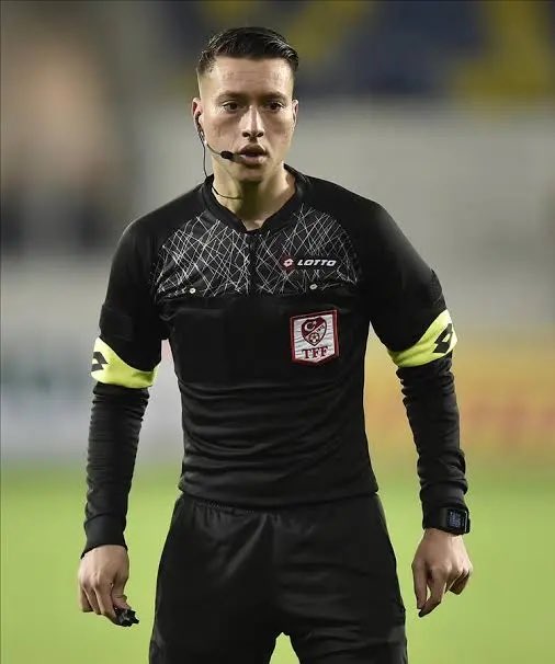 ZORBAY KÜÇÜK YÖNETTİĞİ GALATASARAY MAÇLARI DİYORUM BAŞKA BİR ŞEY DEMİYORUM HAKKIMIZ NET OLARAK YENDİ ONUN YÖNETTİĞİ HER MAÇTA. SEBEBİ ŞİMDİ BELLİ OLDU.