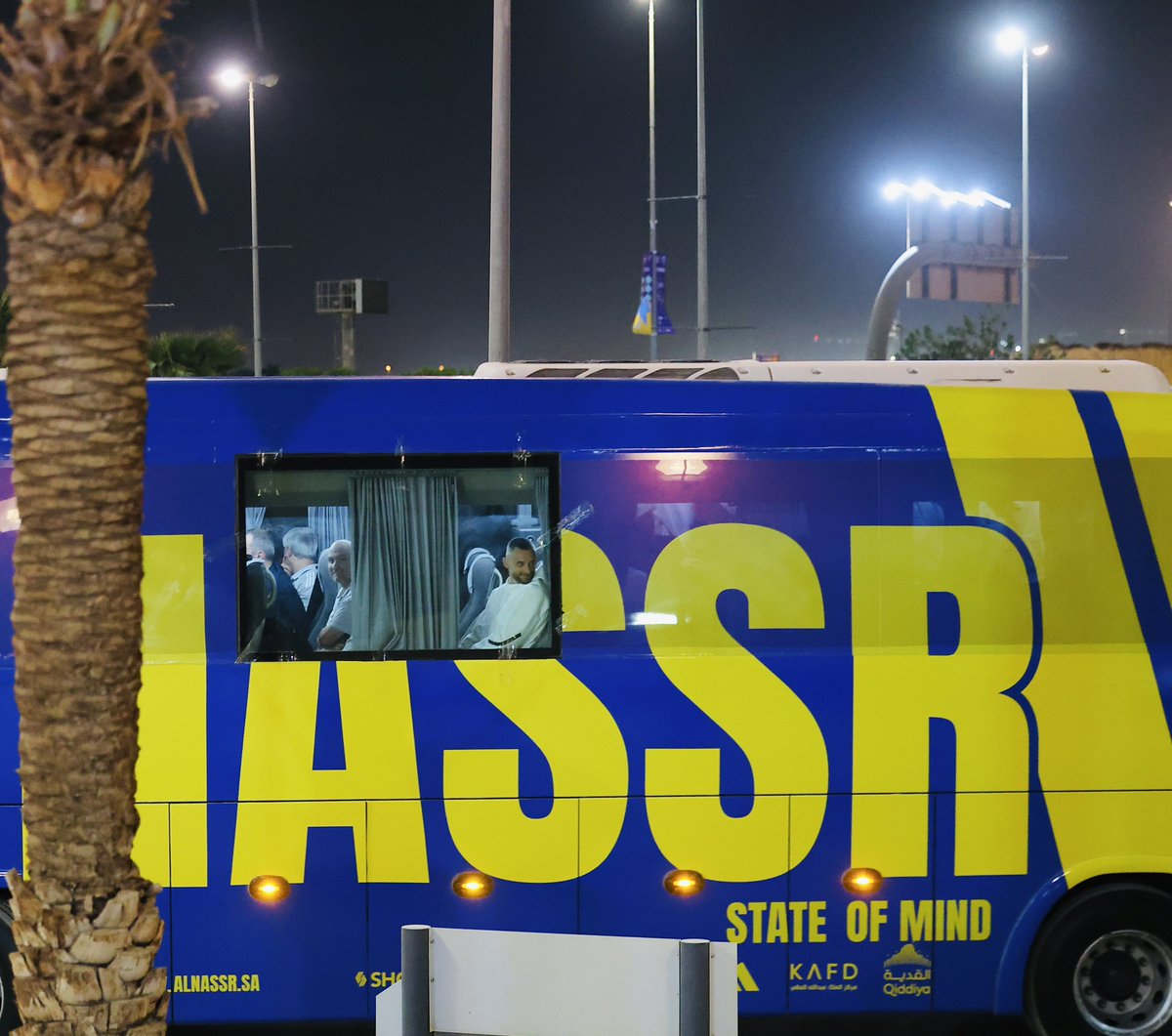 AlNassrFC's tweet image. العاشقـون يستقبـلون نجـومهـم 💛
#النصر_الاتحاد