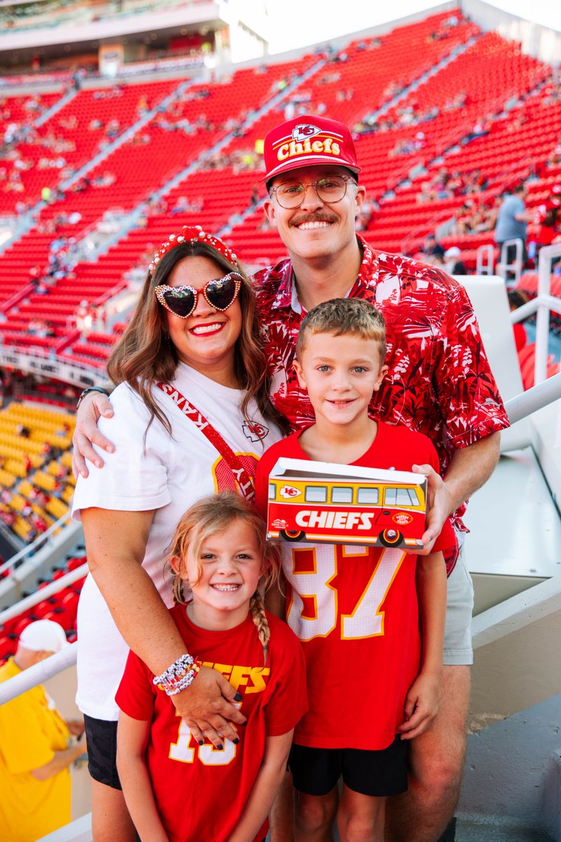 The whole squad’s in on this play 🙌 Chicken wings, onion rings, cheese curds + fried pickles all packed into one box. Catch the End Zone Express in section 326 at Wings and Rings!