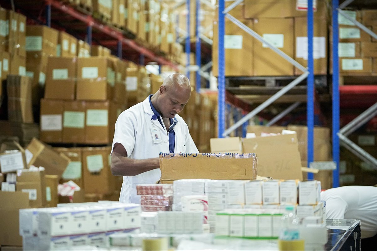 PromesecalRD's tweet image. Después de la tormenta, seguimos en marcha🌧️💪.
Nuestro equipo continúa trabajando con compromiso para garantizar que los medicamentos lleguen a cada farmacia del pueblo.
#PROMESECAL #FarmaciasDelPueblo