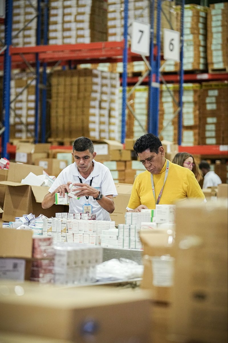 PromesecalRD's tweet image. Después de la tormenta, seguimos en marcha🌧️💪.
Nuestro equipo continúa trabajando con compromiso para garantizar que los medicamentos lleguen a cada farmacia del pueblo.
#PROMESECAL #FarmaciasDelPueblo