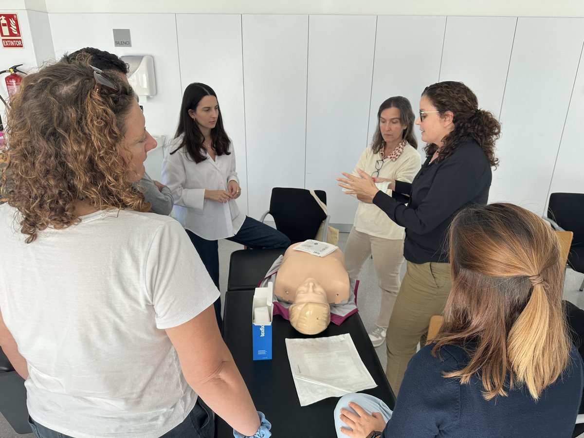 Professionals d’infermeria de Pediatria i Urgències han participat en el taller de formació sobre cures i maneig de les cremades en els pacients pediàtrics que s’ha fet a l’Hospital Mateu Orfila.