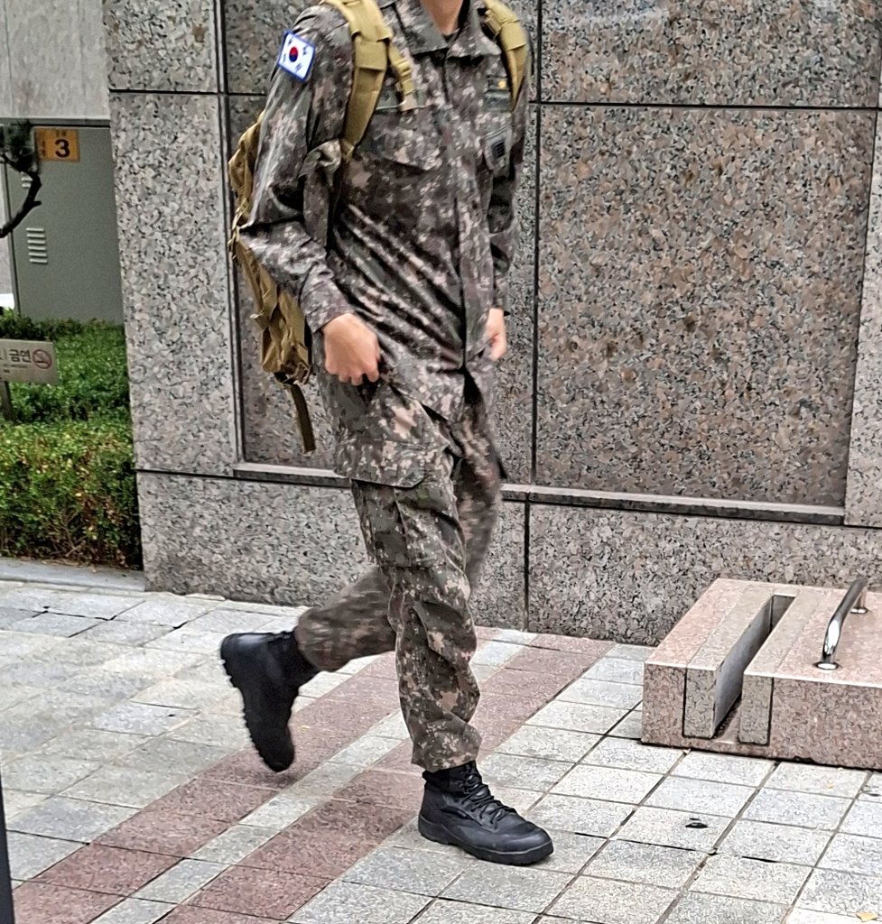 FlashRay123's tweet photo. South Korean Soldier's uniform &amp; boots. https://t.co/DSUnZDoh11