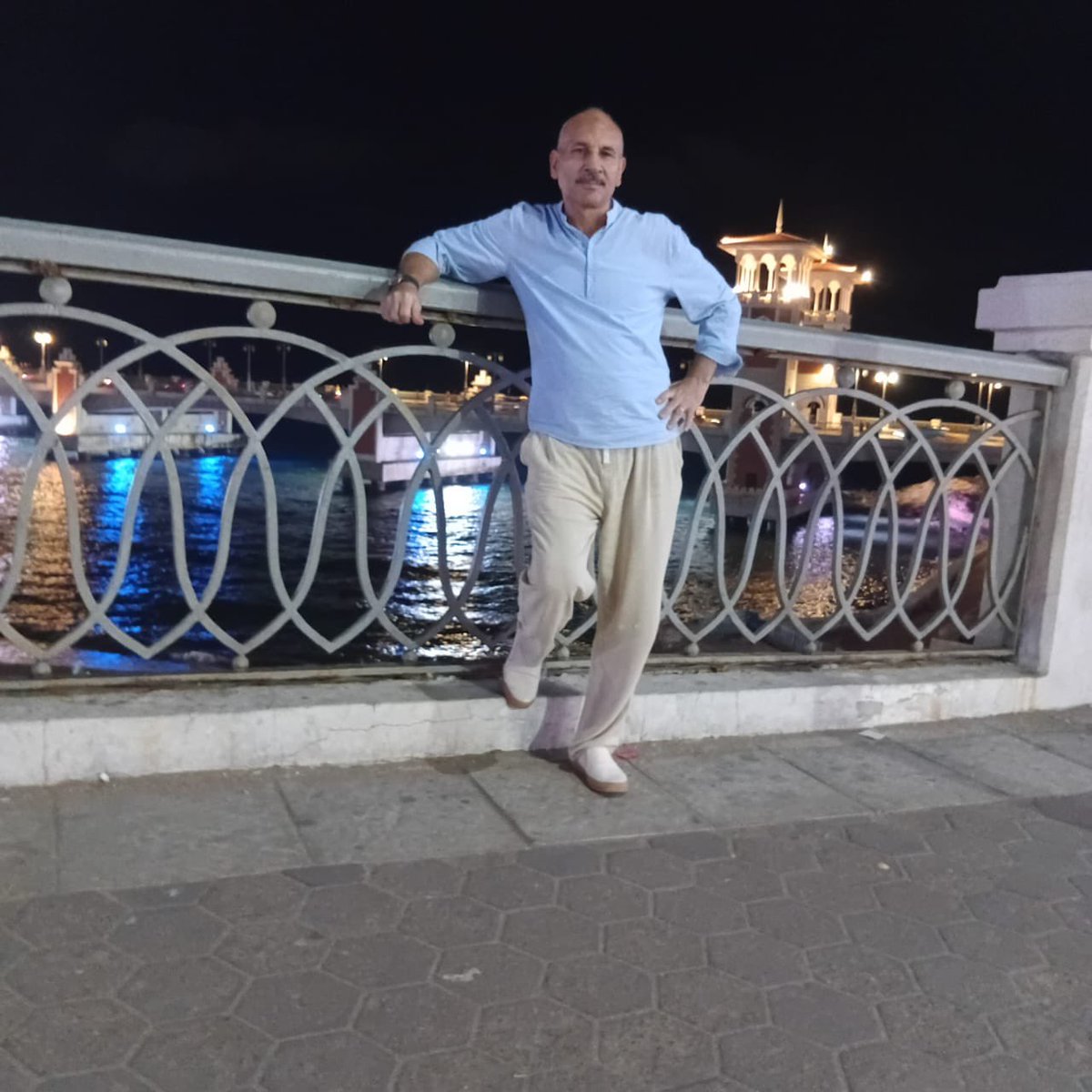 بيان شخصي مهم…
Very important personal statement
English below: 

أقدمت قوات الأمن يوم الأربعاء الماضي 22 أكتوبر على اختطاف أبي (السيد صبحي عيد 63 عامًا)، من منزله بمنطقة المندرة شرق الأسكندرية، وذلك بعدما أقتحمت قوات أخرى مكونة من 12 شخصًا منزلنا "ليس فيه أحد" بكفر الدوار،