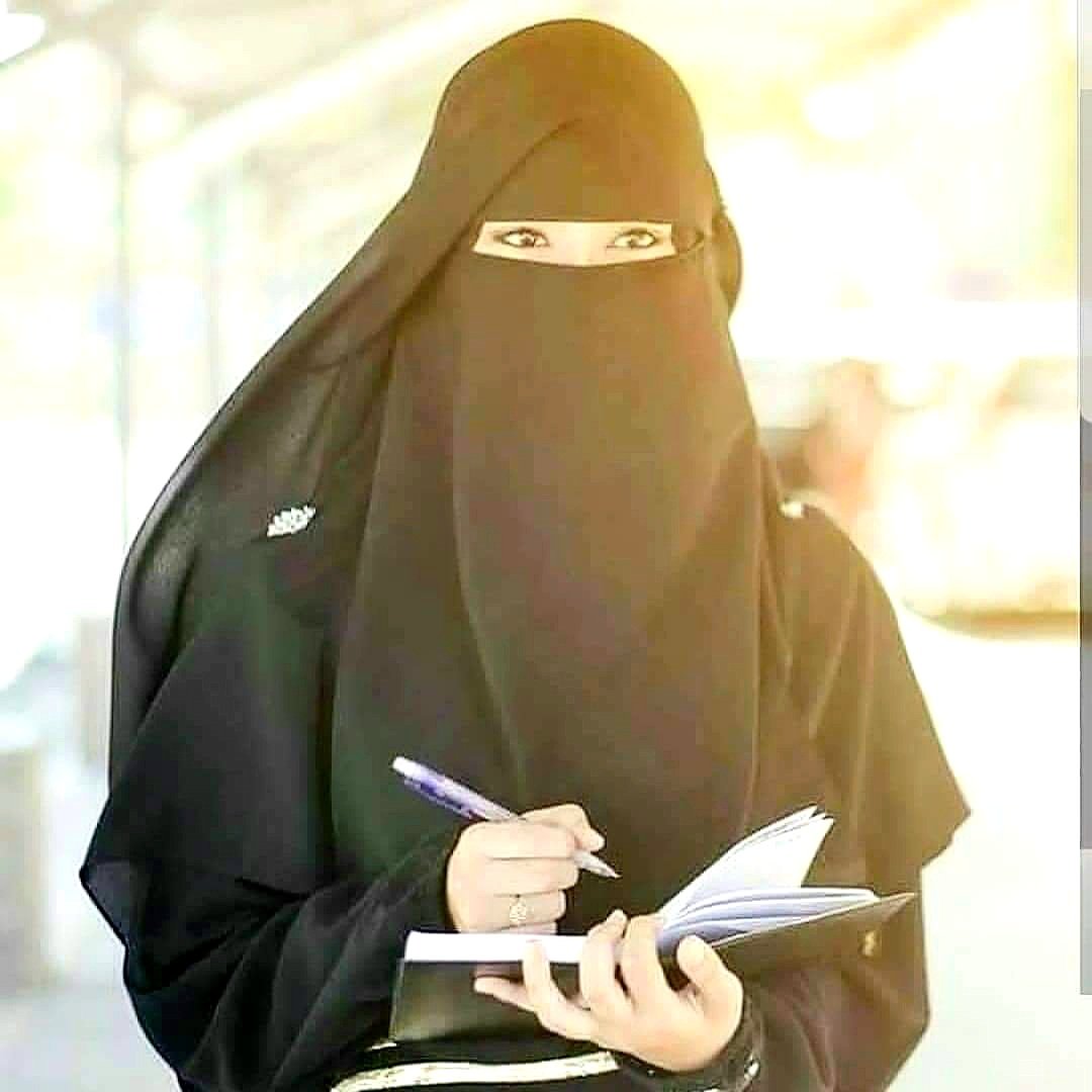 Ak güvercinlerin 
kanatlarına Yükledim
Yürekten gelen bir 
Selâm
Gönlümden dolup taşan
Sevgimi
Ne bir Söz geldi ne bir
Kelâm
Ak Güvercinler kanatları
boş döndüler
Sen değil miydin yürek
Yaram
Gönlümde ki lalezar, 
Aşk-ı Sevdam..
Sen değil miydin 
gözlerinden akan her 
damla
için,