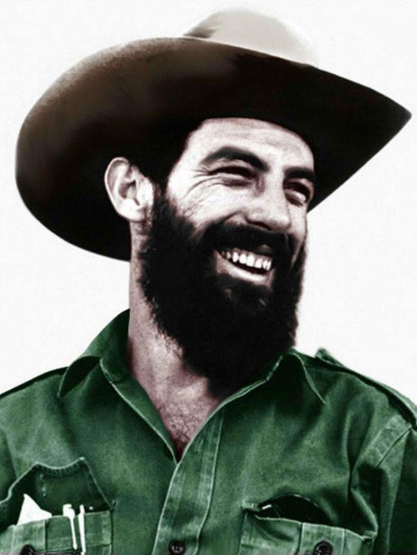 Recordamos a nuestro querido Comandante Camilo Cienfuegos, a sus 66 años de desaparición física. 
El de sonrisa amplia, sombrero alón, y un carácter dicharachero.
Así te recordamos Comandante.

#AENTA #CitmaCuba