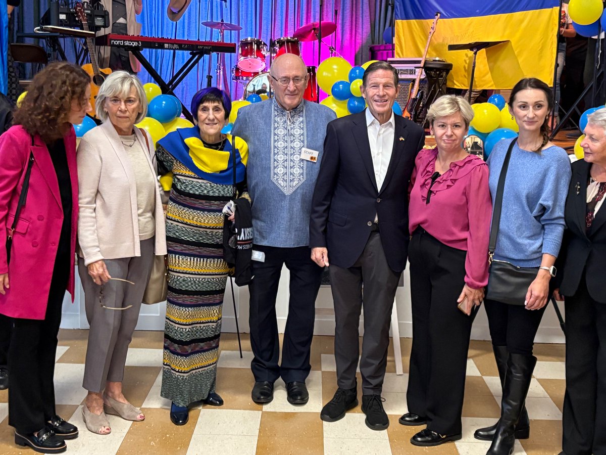 I was proud to join members of St. Michael’s Ukrainian Church for their Art Show supporting wounded soldiers at Zhytomyr Military Hospital. 

I’ll continue to stand with Ukraine as they fight for their future as a democracy – until Ukraine is safe &amp; free once more.