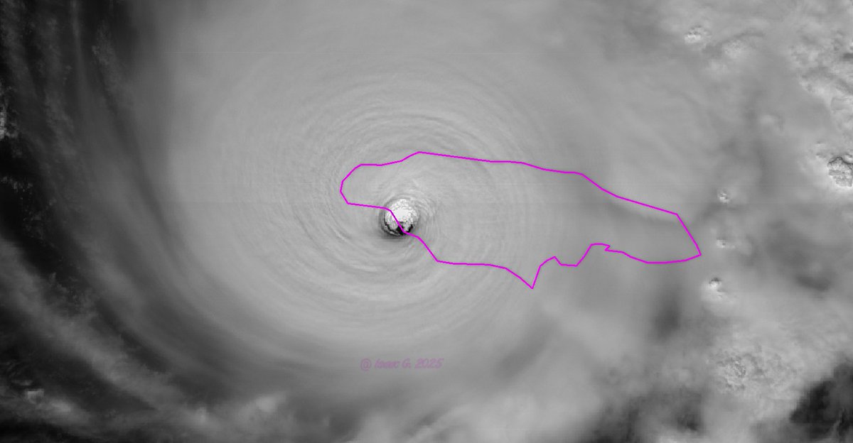 Storm_Chaser_75's tweet photo. #HurricaneMelissa has made a historic 185mph (160kt) 892mb cat 5 major hurricane landfall over western Jamaica today.
Tied with the 1935 Labor Day Hurricane that hit the Florida Keys. A 90 year old record. https://t.co/B3QirHleST