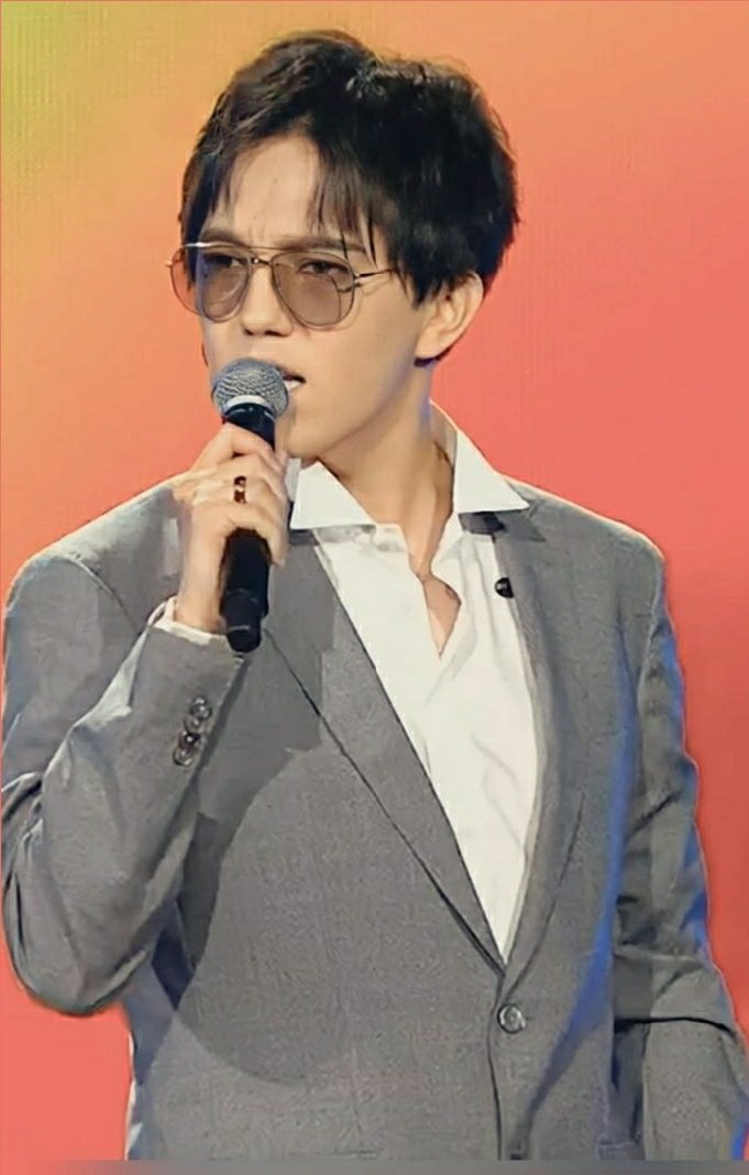 <a href="/Jen__S0/">Jen S ❤️ DQ</a> Изысканная роскошь стиля - Димаш, красиво сочетает инструментальные и вокальные импровизации (✿ ♥‿♥)
DIMASH UNIQUE MUSIC 
ENJOY THE VOICE 
#DimashQudaibergen