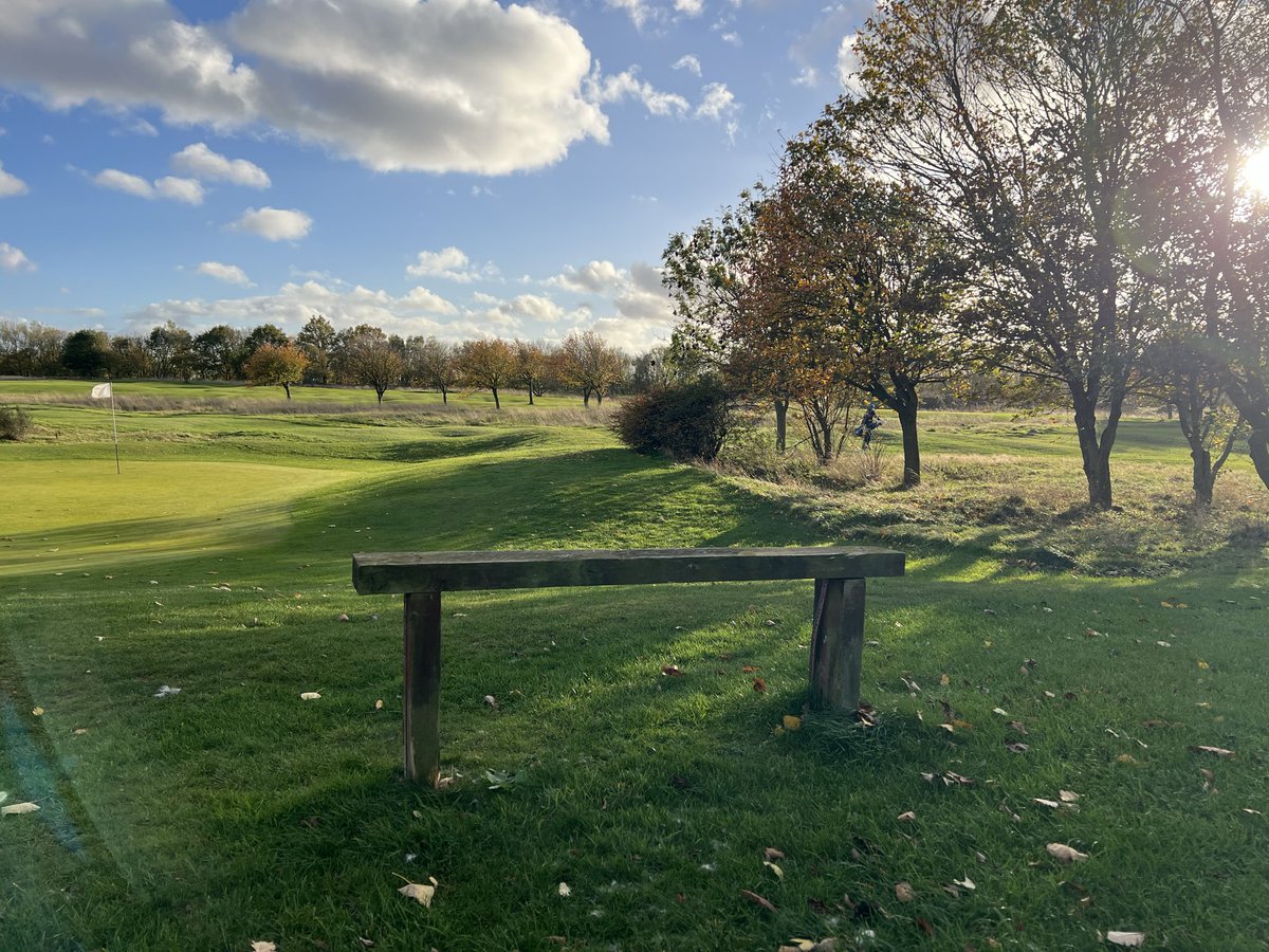 Newcastle United #Golf Club today.

The most evil of winds as besides one of these flag photos. 

Greens super quick was not a good combo with the wind.  Battled but still losing…