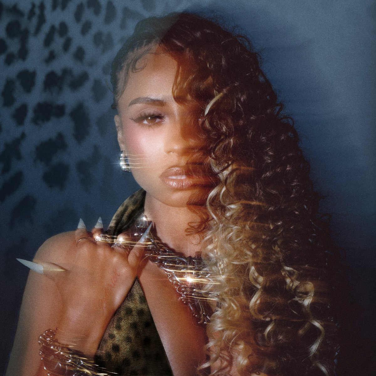 A GIRL LIKE ME ALBUM IS OUT NOW LINK IN BIO!!! 💗💗💗