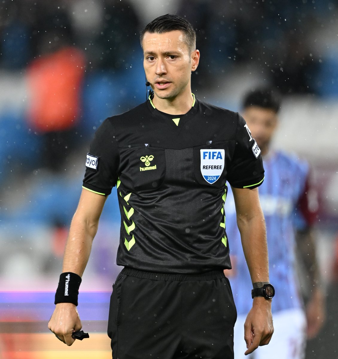 sporx's tweet photo. Zorbay Küçük'ün bu sezon Süper Lig'de yönettiği maçlar

🏟️ Trabzonspor 2-0 Eyüpspor
🏟️ Alanyaspor 0-1 Galatasaray
🏟️ Çaykur Rizespor 1-0 Gençlerbirliği
🏟️ Başakşehir 0-0 Eyüpspor
🏟️ Gençlerbirliği 0 - 1 Antalyaspor (VAR)
🏟️ Kocaelispor 0-1 Samsunspor