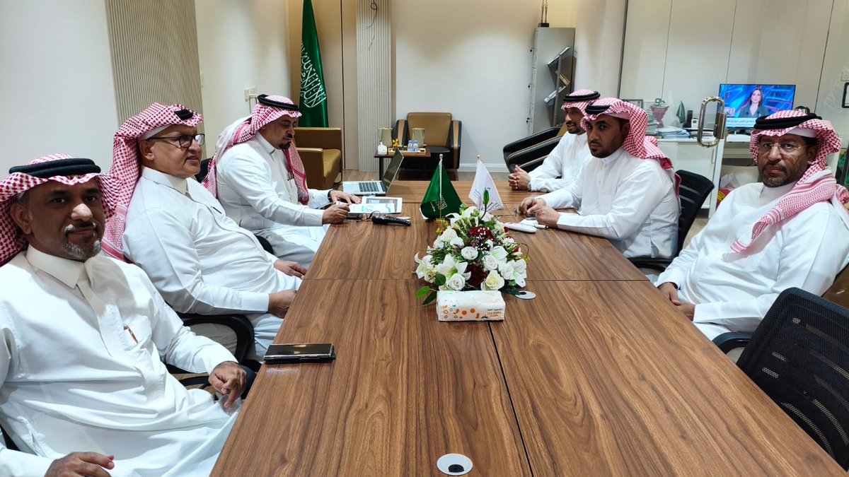 j4tarf's tweet image. ⬜️🟩

عقدت اللجنة الاشرافية لـ 
#برنامج_ود_للأعضاء اجتماعها مساء اليوم الثلاثاء ٢٨ اكتوبر ٢٠٢٥م ،وتم مناقشة عدد من الموضوعات المدرجة في جدول الأعمال و اتخذت القرارات التي تسهم في تعزز أهداف البرنامج وتقديم أفضل الخدمات للمنتسبين من الأعضاء .. 
وتم إطلاق الفئة الرابعة عضوية ( ود…