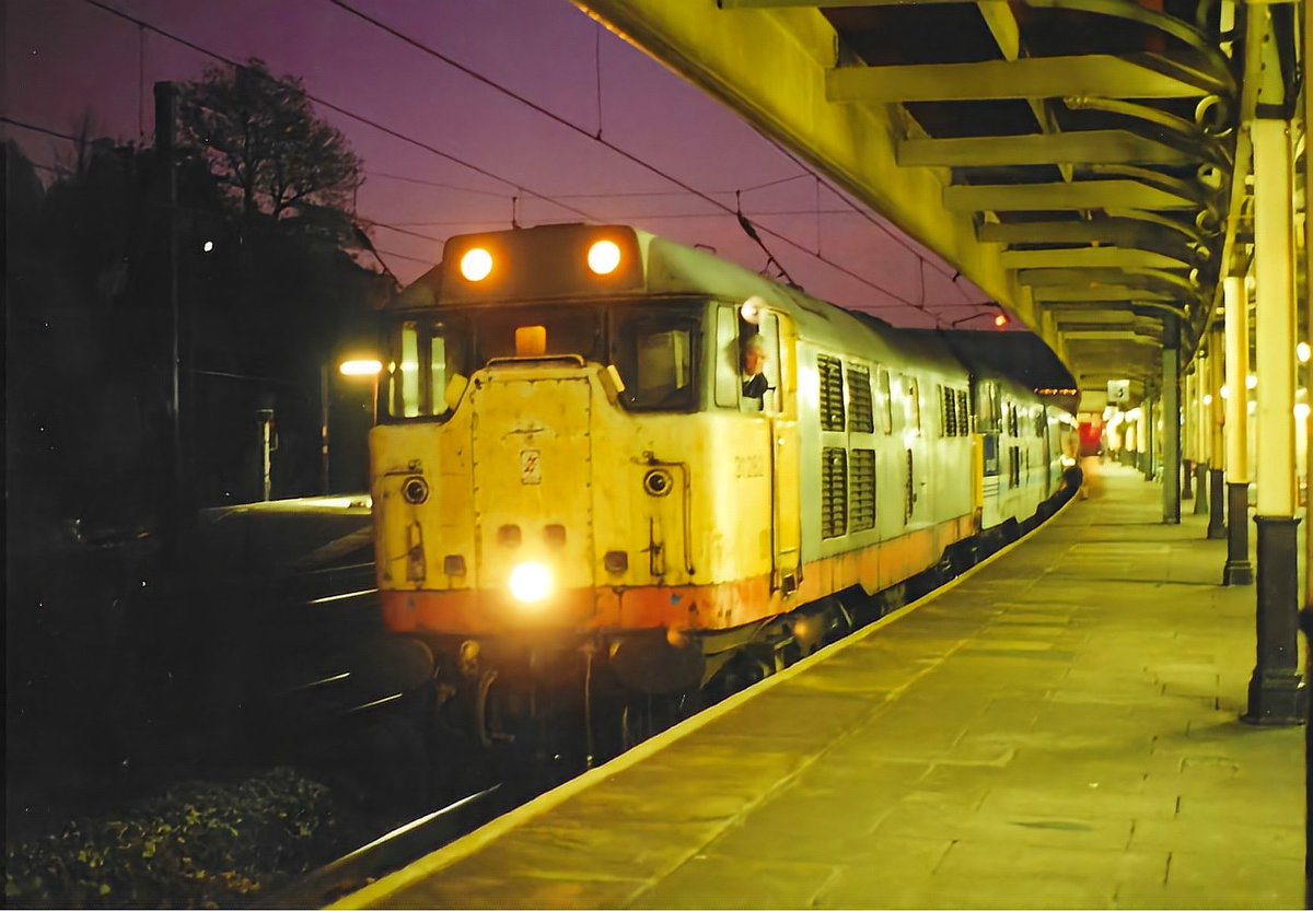 31282 / 31421 at Lancaster with 2C43 1648 Man Vic - Barrow 23rd October 1993.