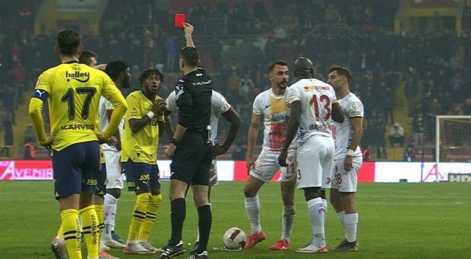 Tesadüfe bakın… Fred’e Kayseri’de  90+8’de kırmızı kart gösterip, Galatasaray maçında cezalı olmasına sebep olan hakem kimmiş?