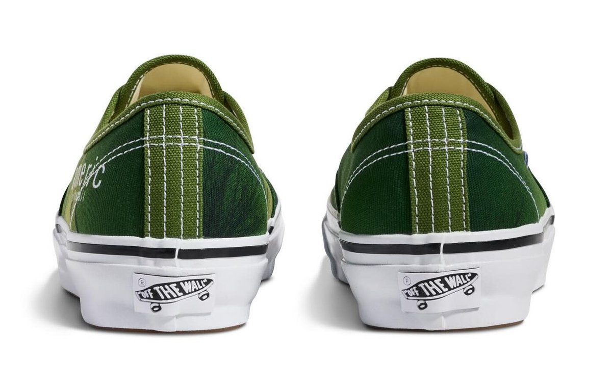ModernNotoriety's tweet photo. Midwest emo pioneers American Football are dropping their own Vans collab 🎶 https://t.co/WH17uXLmCV