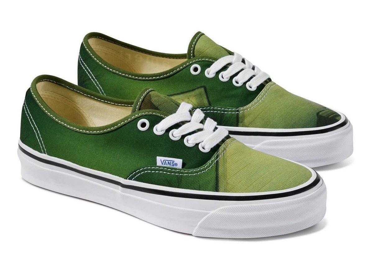 ModernNotoriety's tweet photo. Midwest emo pioneers American Football are dropping their own Vans collab 🎶 https://t.co/WH17uXLmCV