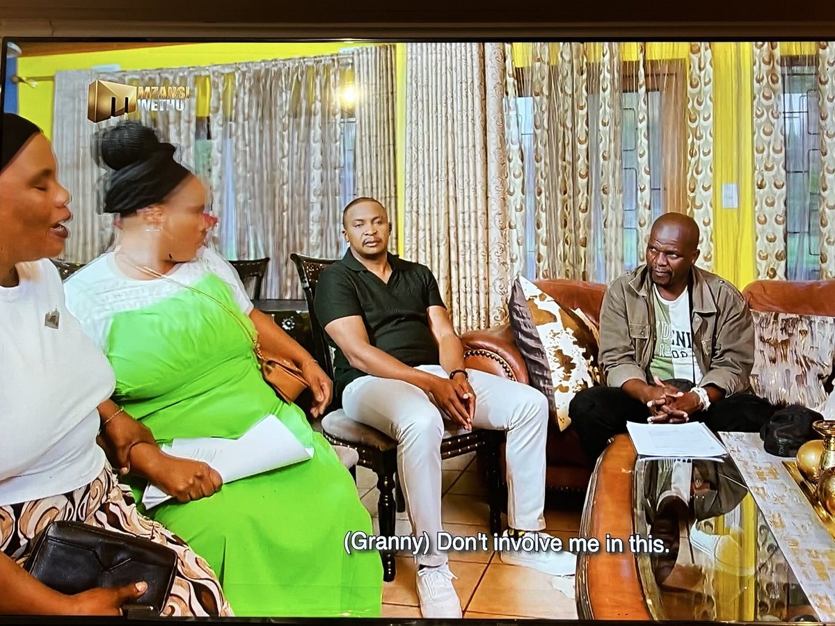 Kuningi between the two igazi lam Lona vele liyaphi what kind of ritual is that . Niyenzani lapho e Natal . #NgishadeWrong  <a href="/MzansiWethu/">Mzansi Wethu</a>