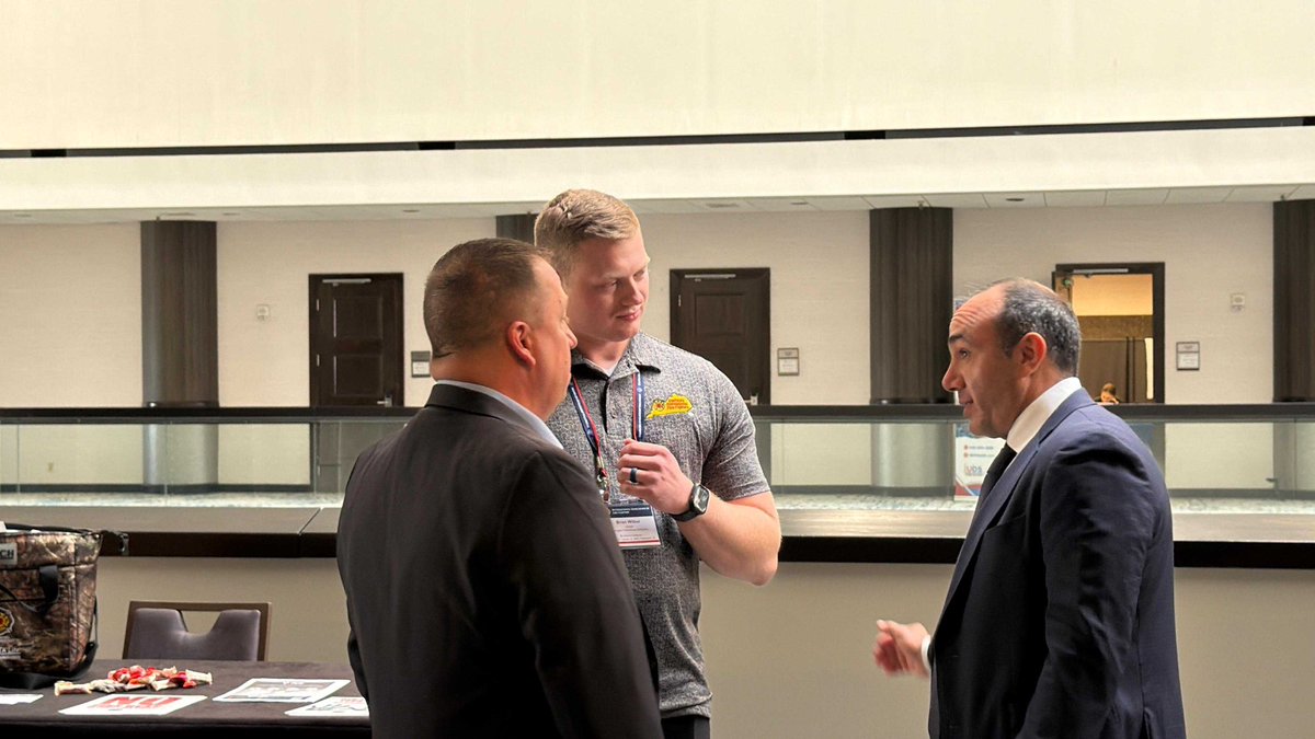 UDSHealth's tweet image. Incredible days at the 𝗜𝗔𝗙𝗙 𝟴𝘁𝗵 𝗗𝗶𝘀𝘁𝗿𝗶𝗰𝘁 𝗖𝗼𝗻𝗳𝗲𝗿𝗲𝗻𝗰𝗲 in Indianapolis! 🙌
Honored to stand with President Ed Kelly and connect with survivors Tim Redd &amp;amp; Alex Wilbur — powerful proof that early detection saves lives. 
#UDSHealth #IAFF #FirefighterWellness