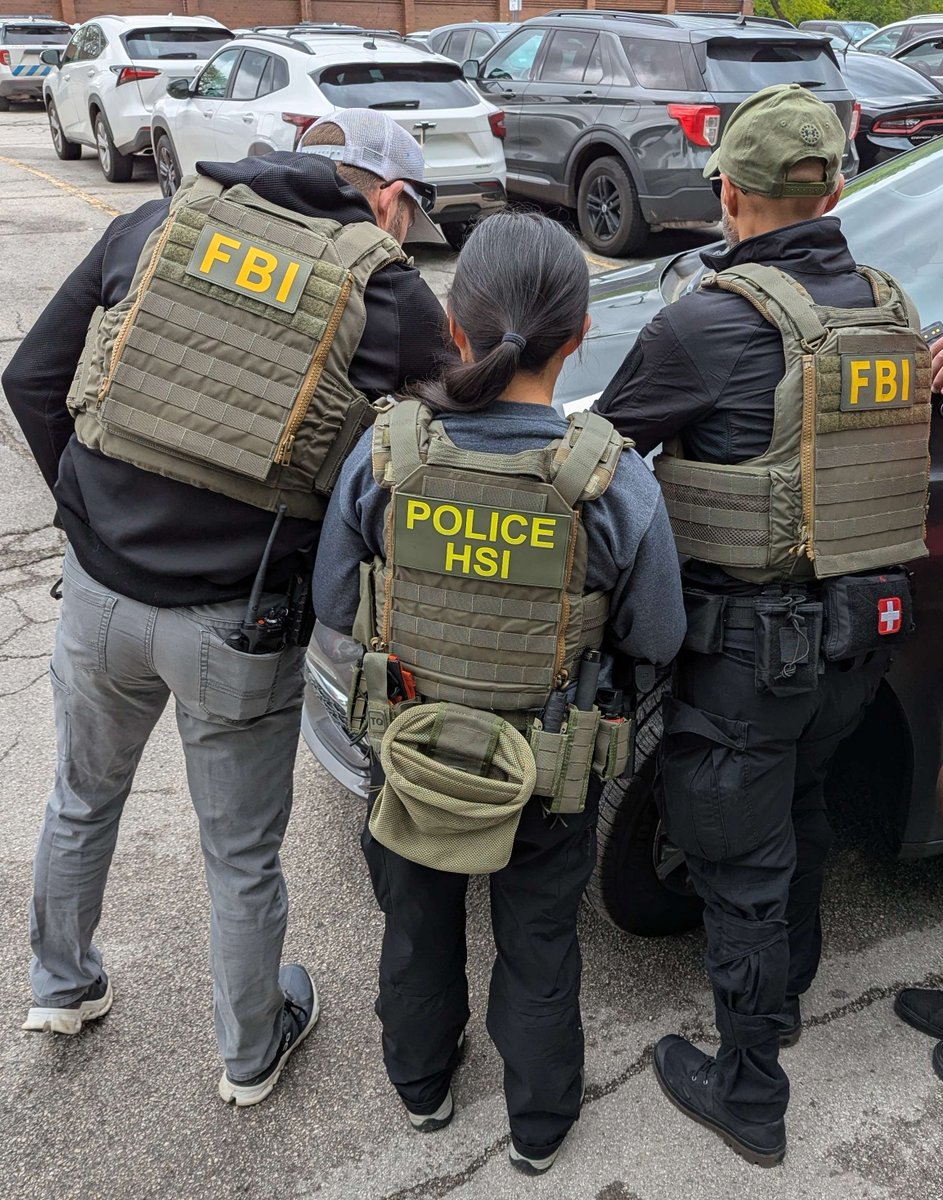 FBIChicago's tweet image. Through the Homeland Security Taskforce #YourFBI has one focus: crushing the presence of transnational criminal organizations operating in our communities. Together with our partners, we are committed to identifying and ending drug cartels, foreign gangs, and criminal…