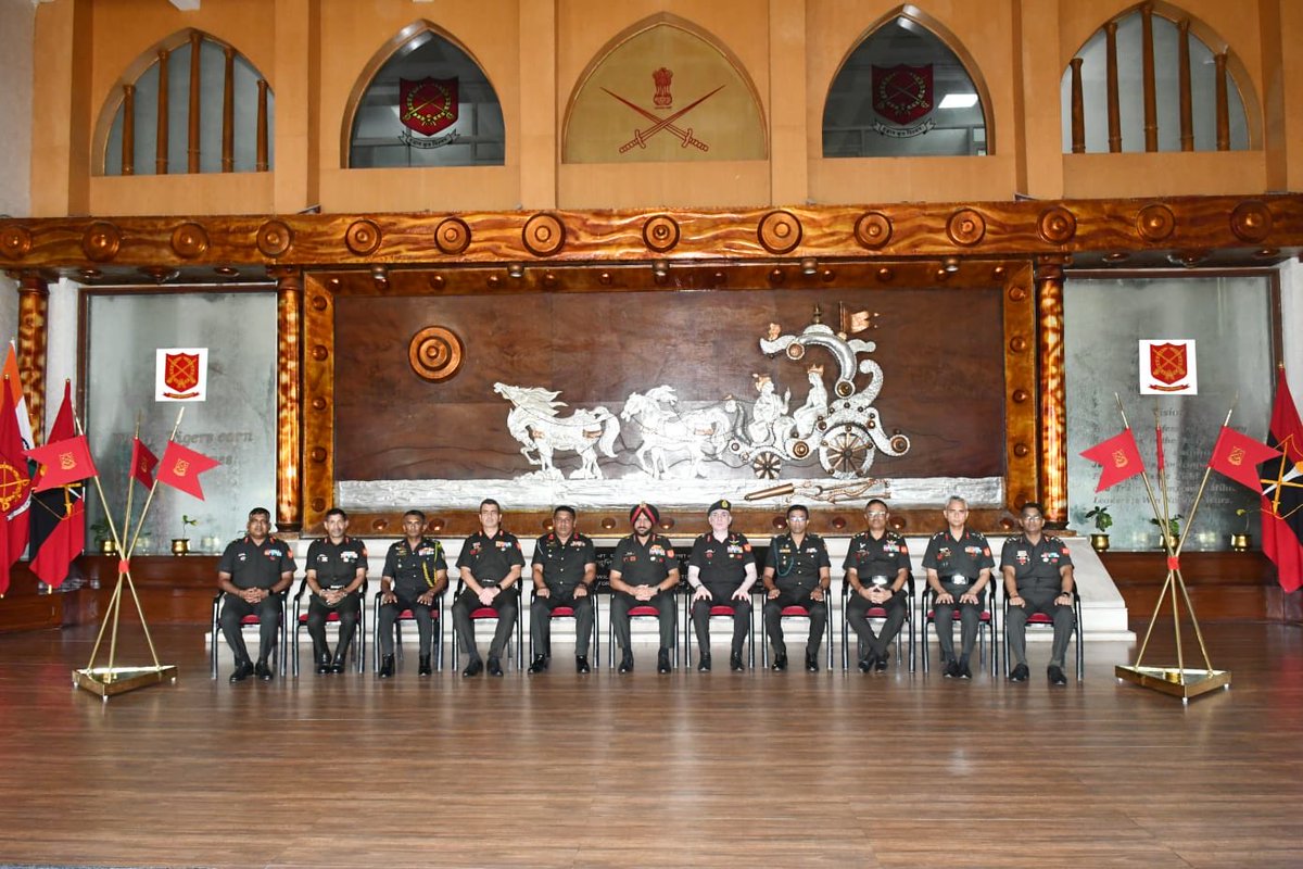ia_awc's tweet image. International engagement!🇱🇰🇮🇳 Sri Lanka Army War College delegation visits #AWC Mhow as part of bilateral exchange program. Interaction with faculty &amp;amp; student officers for exchange of best practices to further enhance international military cooperation @adgpi ⁦@artrac_ia⁩