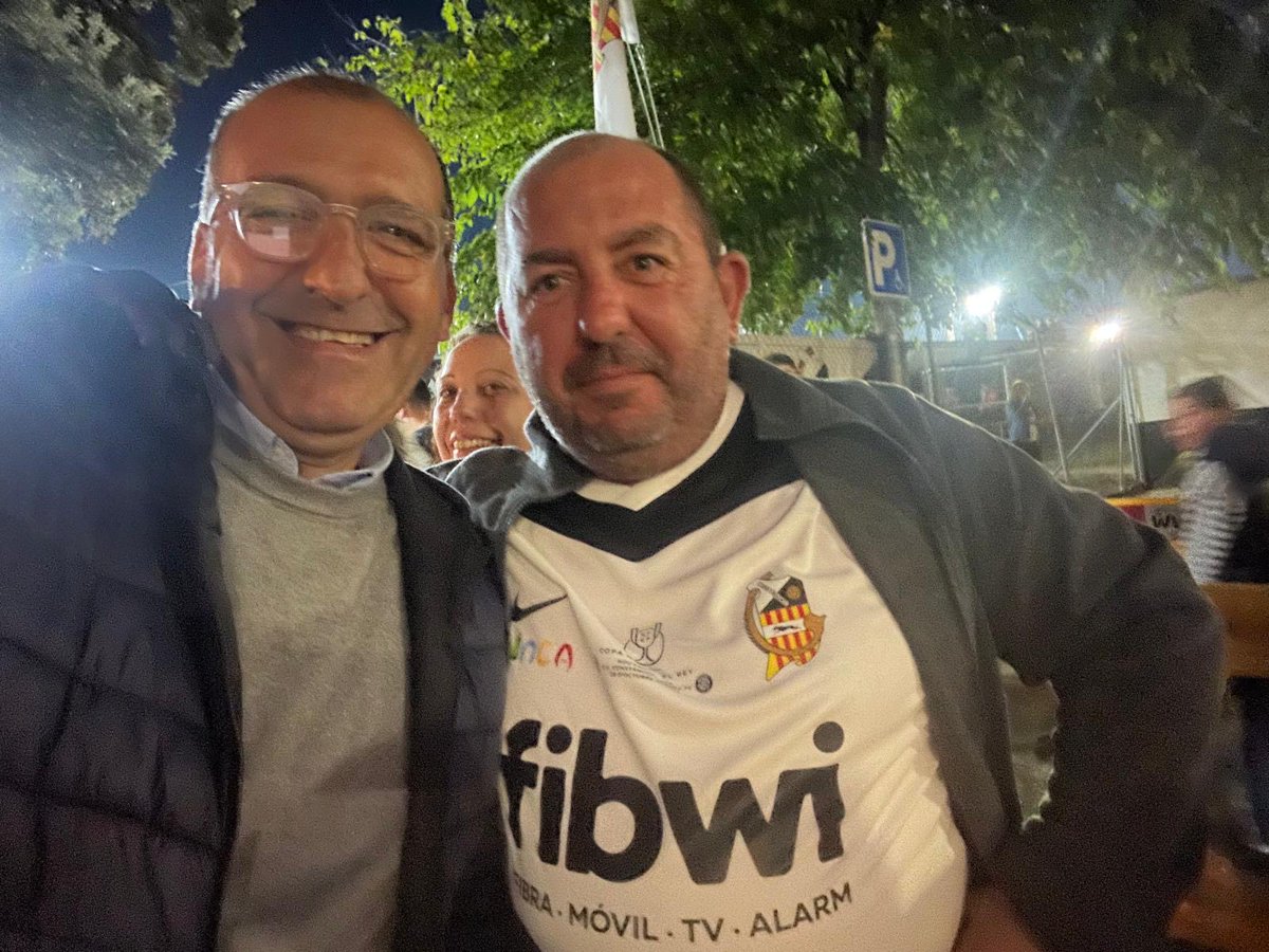 PedroMasBergas's tweet image. Ambientàs al Nou Camp d’Inca! 🏟️
A punt per viure una cita històrica amb el nostre @CE_Constancia a la #CopaDelRei 💪🖤🤍
Orgull i emoció a cada racó de les grades.
Vamos Constància! ⚽🔥

#Inca #OrgullInquer #Constància