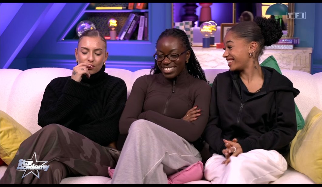 NewsReactLive's tweet photo. Ce trio sur la tournée, ça peut créer des tableaux de dingos. #StarAcademy #StarAcademyLeLive https://t.co/hmedYy2Y3E