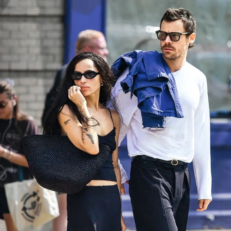 VybeMarket's tweet photo. Our algorithm is confused: Will Harry Styles and Zoe Kravitz last through 2026?

Think they'll make it? Prove the AI wrong.

Beat the algorithm, win VYB virtual coins. Bet against AI on anything and everything on Vybe Market