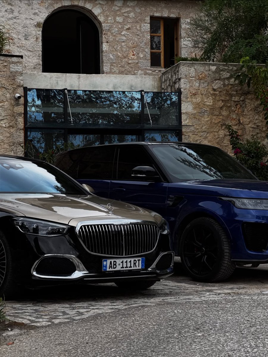 O61489Ogwudu's tweet image. This combination just gives that 
LeBron and Dwyane Wade kind of era. What do you think?
#LuxuryLifestyle #MercedesBenz #Rangerover