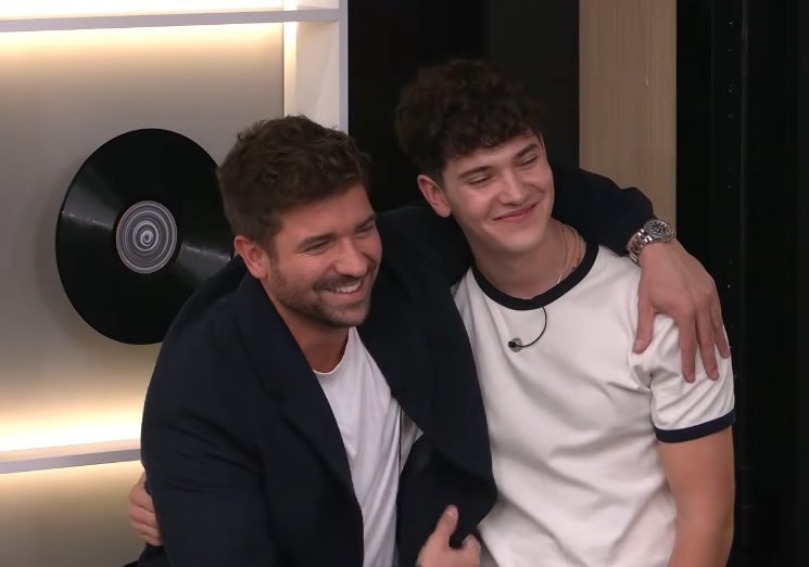 Esta foto lo está siendo todo para mí, DIOS.
#OTDirecto28O