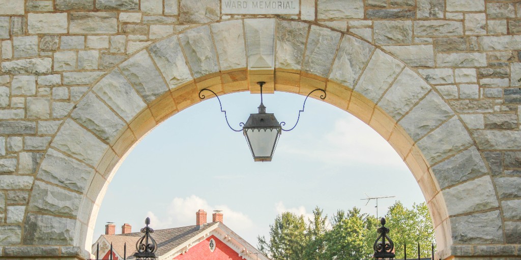 📢 McDaniel has announced a new guaranteed scholarship to recognize all children of first responders. McDaniel also added scholarships for children of health professionals &amp; local, state, tribal &amp; federal government employees. mcdaniel.edu/news/mcdaniel-…

#NationalFirstRespondersDay