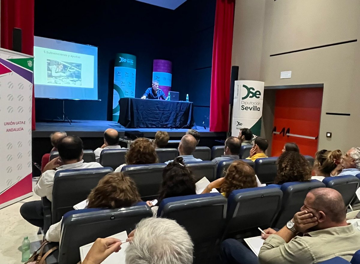 💼 Coria del Río ha acogido la Jornada para la Mejora de la Competitividad de los Autónomos/as.
Una sesión práctica en la que se abordaron temas clave como la Inteligencia Artificial, las nuevas formas de trabajo y la actualidad del sector autónomo.